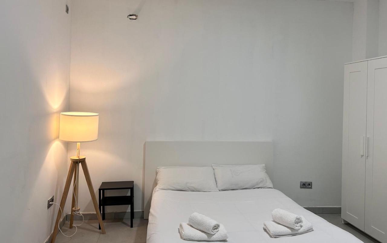 Hostel Ramon Lujan 91 Madrid Eksteriør billede